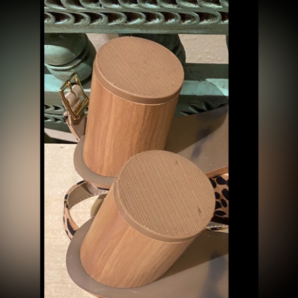 Cute cute cute comfort fit Cato’s leopard print sandals,w/ peep toe& ROUND  heel - Picture 4 of 6